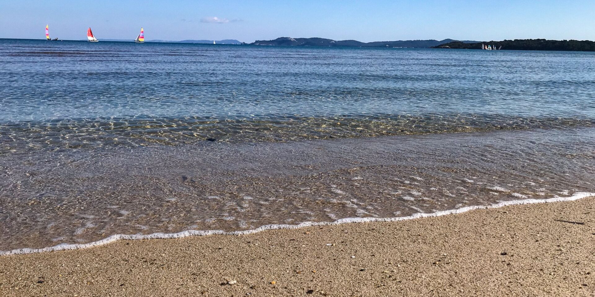 Watersporten op stranden vlakbij de camping