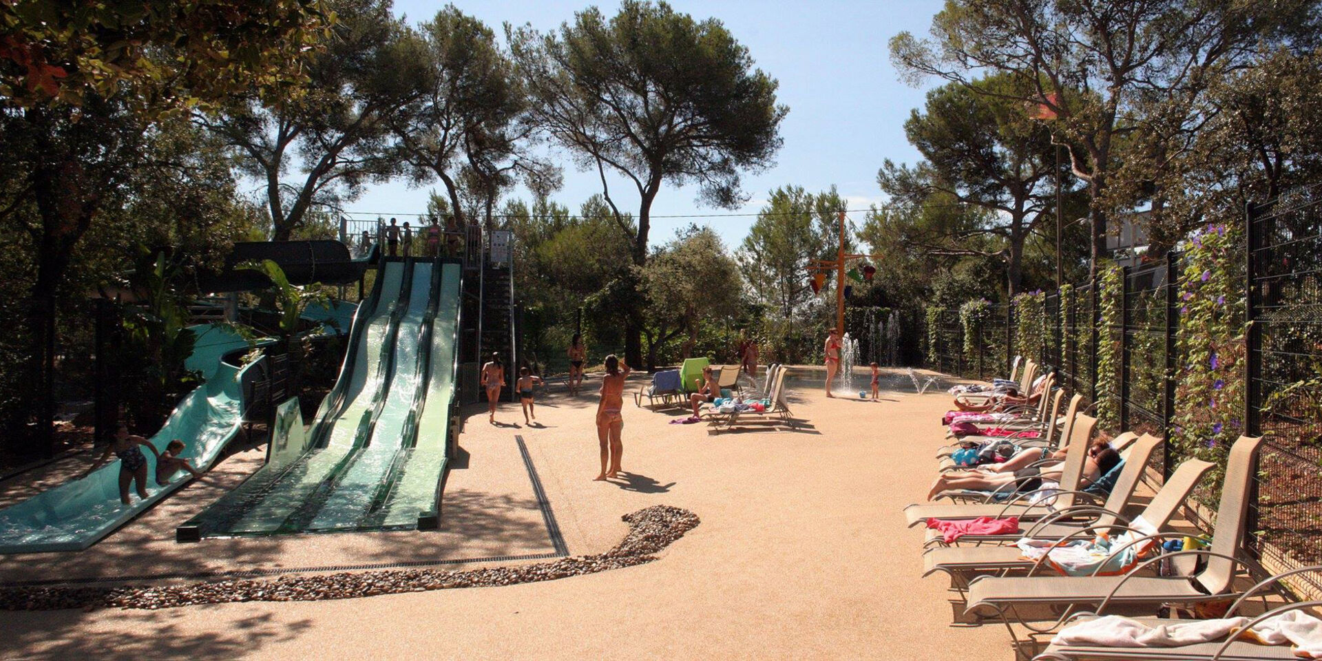 Camping gelegen tussen Hyères en La Londe met zwembaden en waterspelen