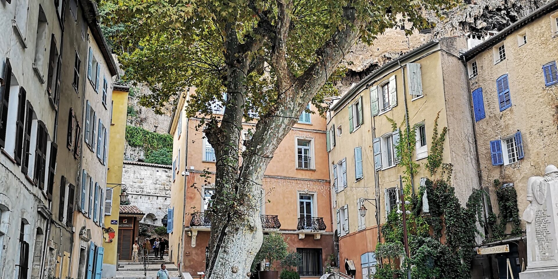 Provençaals dorpje Cotignac in de regio ‘Provence Verte’