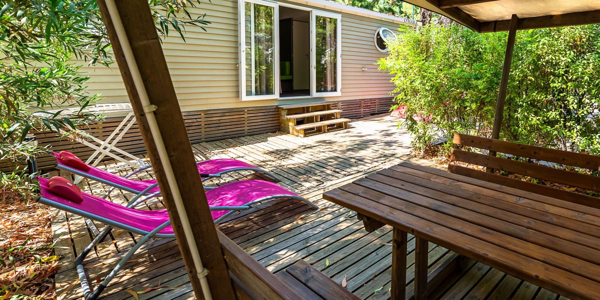 Familienferien auf einem Campingplatz gegenüber von Porquerolles