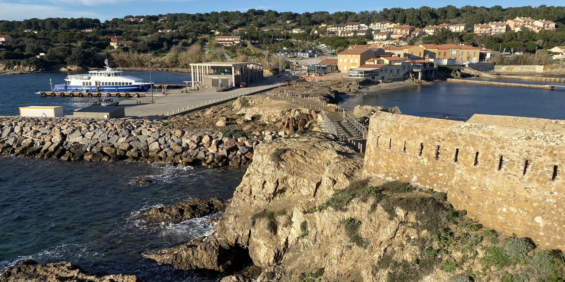 Hoe kom ik vanaf de camping op het eiland Porquerolles?