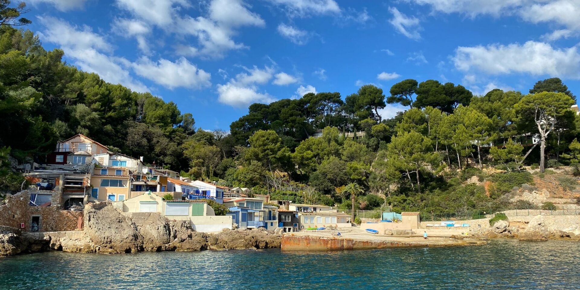 Een baaitje langs de kust van de Provence