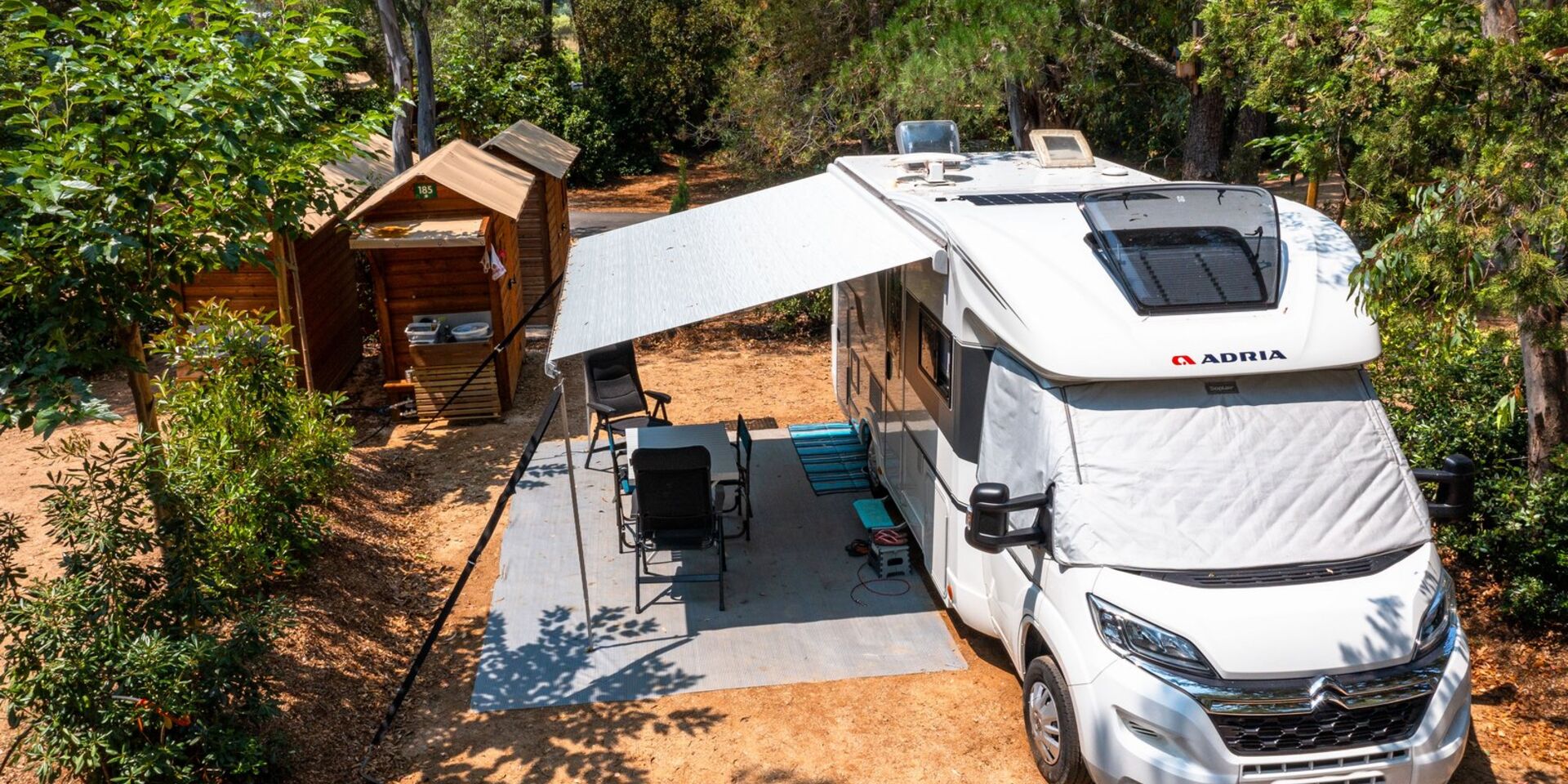 Zicht vanaf een staanplaats Camping Provence