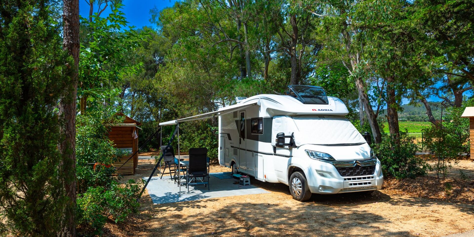 Staanplaats privé sanitair kamperen op Camping Provence